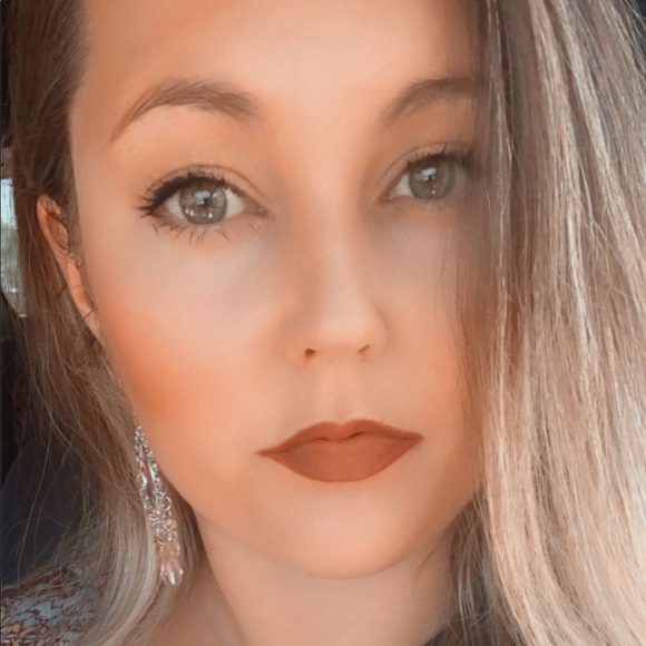 Meet your Posher, Kayla - Picture 2 of 5